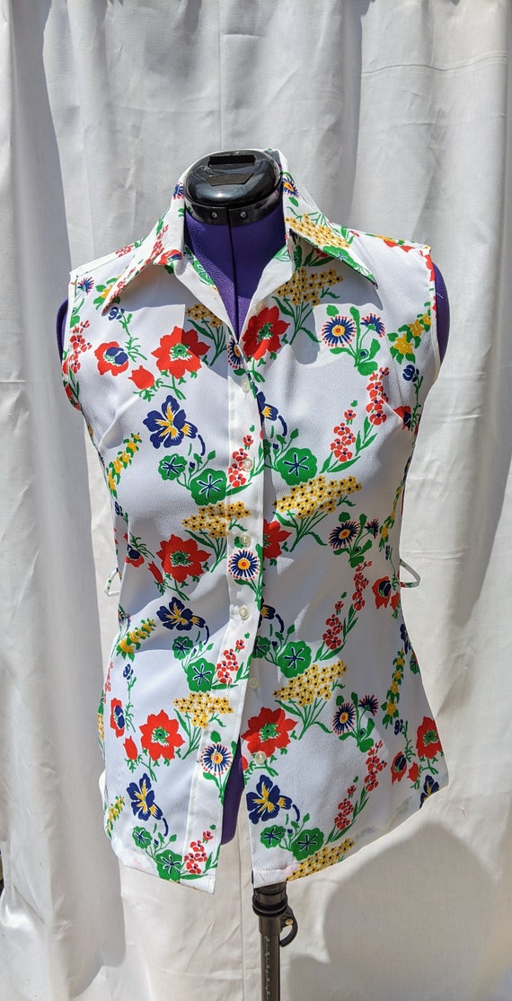 1970s White Floral Sleeveless Top