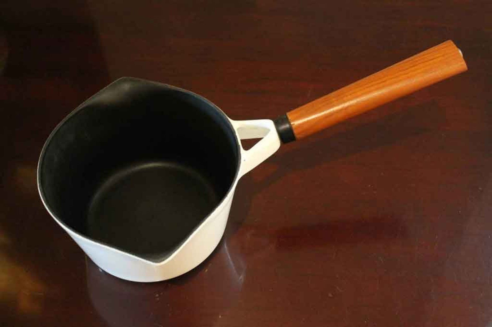 colorcast waterford ireland white pan with lid colorcast waterford ireland white pan with lid