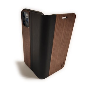 Houten flip case, iPhone 11 Pro - Noten en zwart leer