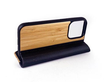 Étui à rabat design en bois, iPhone 15 Pro – Bambou et cuir noir