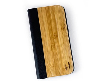 Wooden design flip case, iPhone 15 – Bamboo with black leather