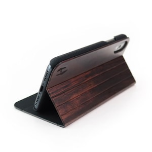 Houten design flip case, iPhone X / XS – Padouk