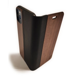 Houten flip case, iPhone 11 Pro Max - Noten en zwart leer