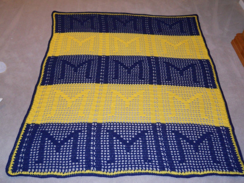 Personalized Initials AfghanBlanketThrow Crocheted Black /& Gold SchoolGraduationRetirementAnniversarySport TeamHouse WarmingEtc