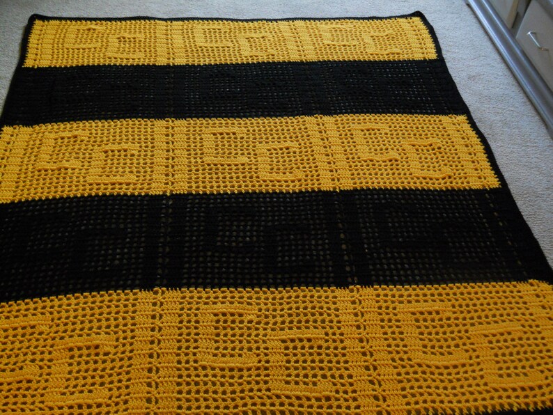 Personalized Initials AfghanBlanketThrow Crocheted Black /& Gold SchoolGraduationRetirementAnniversarySport TeamHouse WarmingEtc