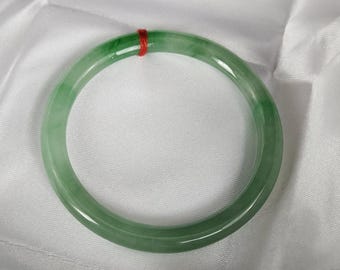 天然翡翠 ライトグリーン ジェダイト 翡翠バングル 55.5 mm #3 - Etsy 日本