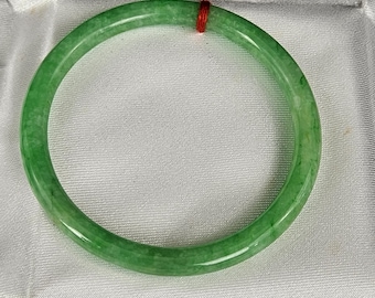 翡翠製 緑色 バングル 天然翡翠 ライトグリーン ジェダイト 翡翠バングル 55.5 mm #3 - Etsy 日本