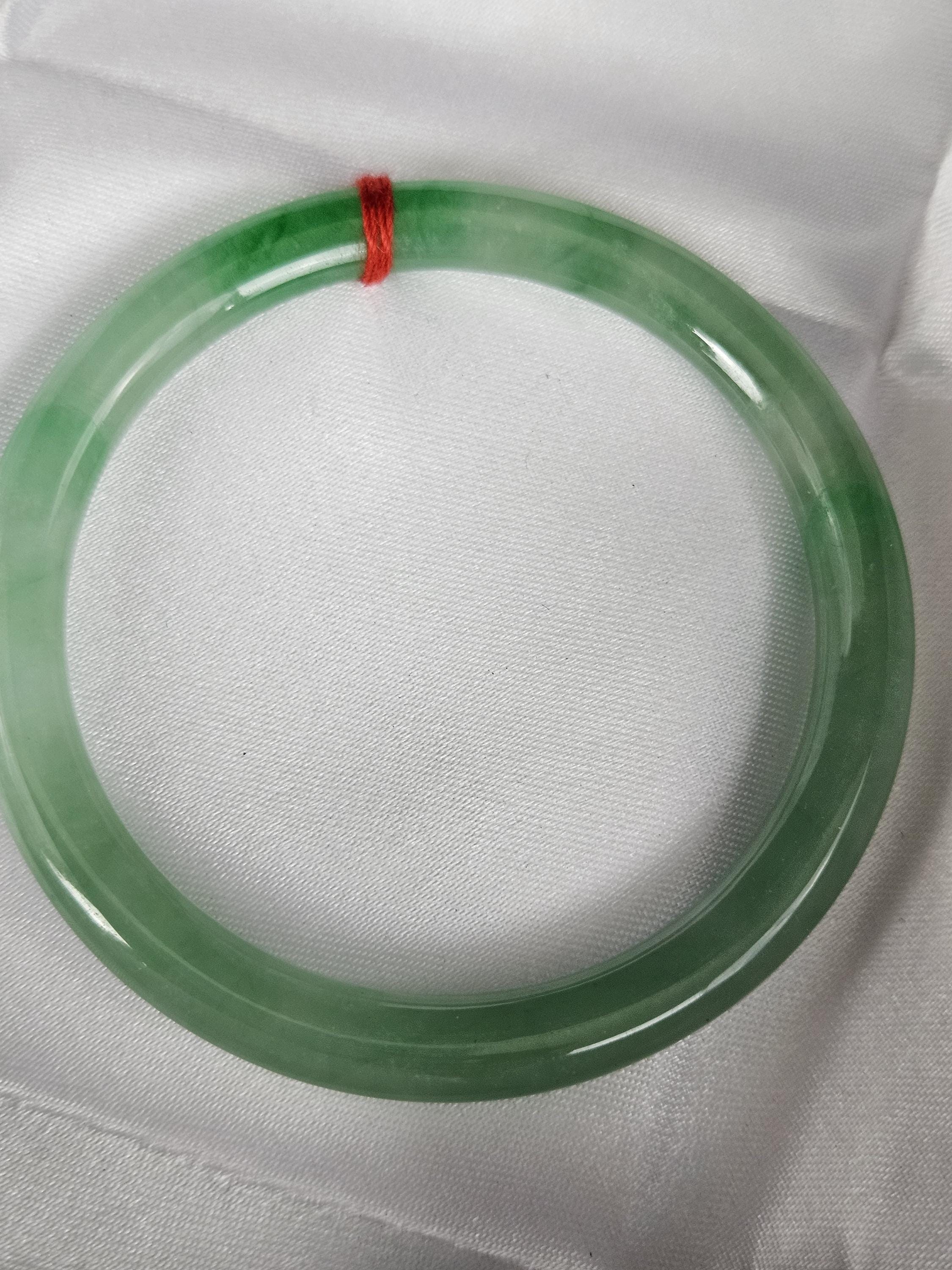 天然翡翠 ライトグリーン ジェダイト 翡翠バングル 55.5 mm #3 - Etsy 日本