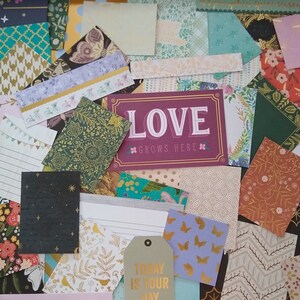 Gold Foil Paper Pack, 50 Blatt mit modernen Designs.
