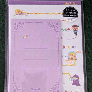 Conjuntos de papelaria japoneses kawaii roxos da Princesa Rapunzel. Papel de carta fofo e envelopes. Adesivos coordenados bônus!