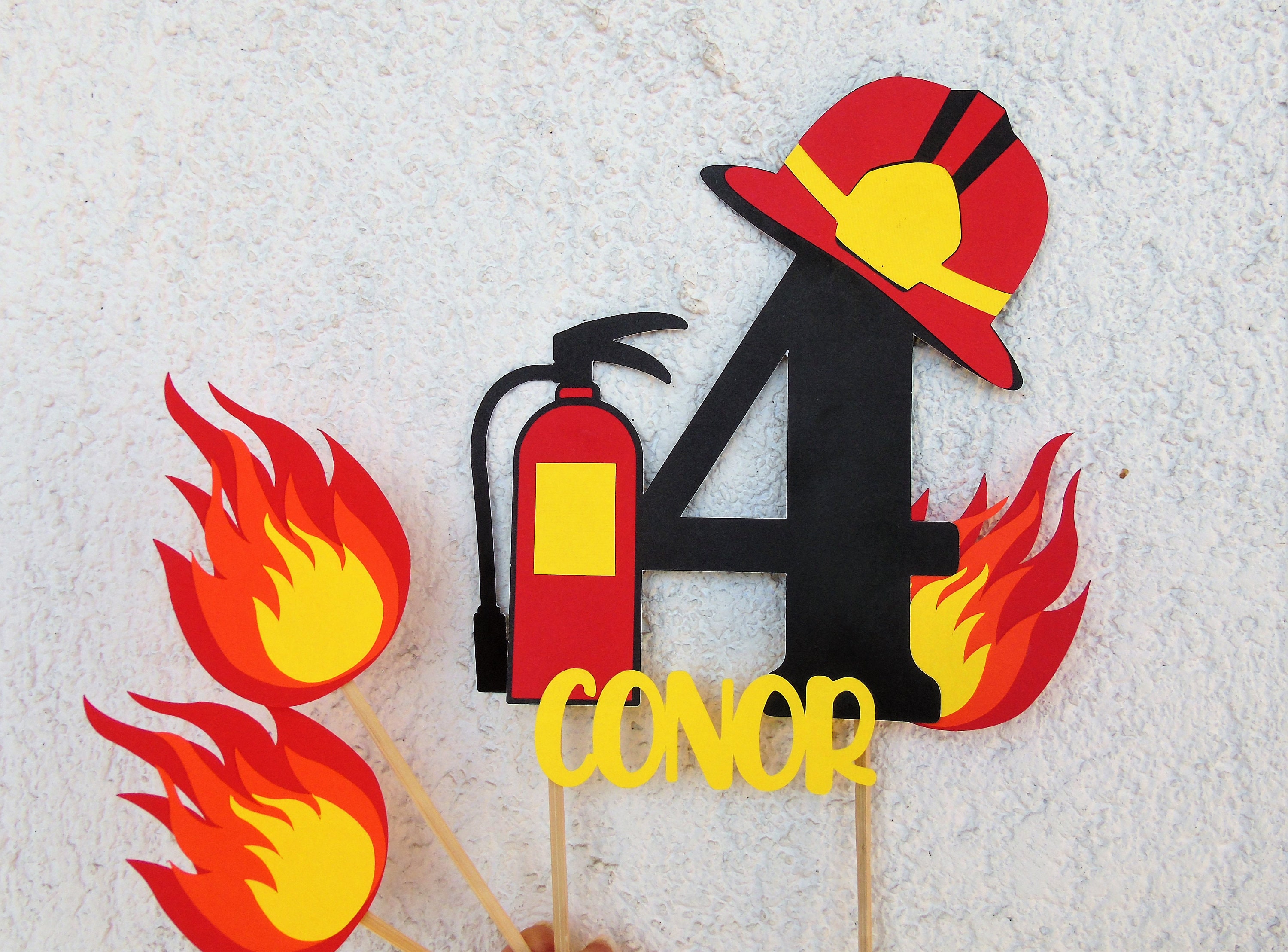 Decoraciones Para Tartas De Cumpleaños Con Tema De Bomberos - 24 Piezas De Cartón, Incluye Camión, Sombrero Y Más