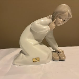 Retired Lladro Little Girl With Slippers Fine Porcelain Figurine