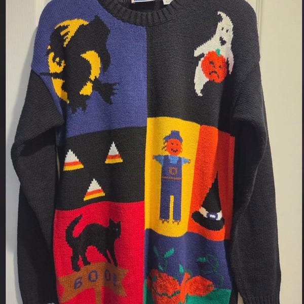 Vintage Halloween Sweater: Black Cat, Ghost, Pumpkin, Scarecrow, Witch Hat, Candy Corn (Size M)