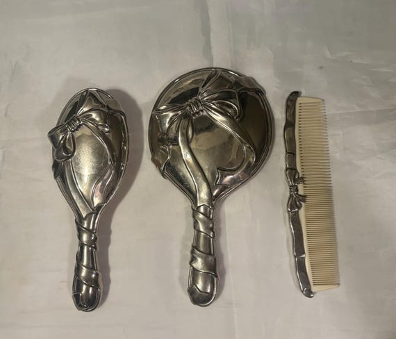 Godinger Silver Plated Bow Vanity Hand Mirror, Brush & Comb  display picture 2