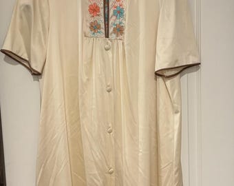Vintage MCM JC Penney Nylon Duster Robe And Gown With Embroidered Floral Design Sz LG
