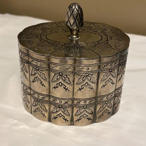 Vintage International Silver Co Silver Plated Ornate Oval Jewelry Box