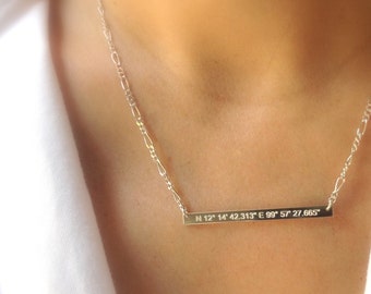 Graverat koordinatstångshalsband i sterlingsilver - Anpassat GPS-positioneringshalsband