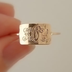 Anel de sinete com monograma, anel com iniciais de 3 letras, personalizado com gravação, anel de sinete retangular com monograma em estilo clássico, banhado a ouro ou prata.