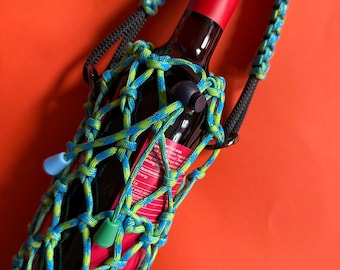 Bolsa de macramé para botella de vino o portabotellas de agua con correa.