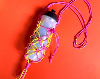Bolsa de macramé para botellas, ideal para festivales, con correa.
