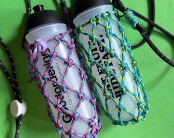 Bolsa de macramé para botella de vino o portabotellas de agua con correa para el hombro.