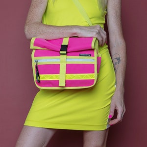 Sacoche de guidon de vélo rose et jaune néon rétro / sac à bandoulière / petit sac cartable à roulettes