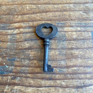 Blackened Mini Skeleton Key: Heart Opening, 1-3/8", Decorative Key