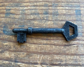 2-5/8"L Skeleton Key w/Pentagon. Primitive Key. Rustic Key. Metal Skeleton Key. Vintage Reproduction Skeleton Key.