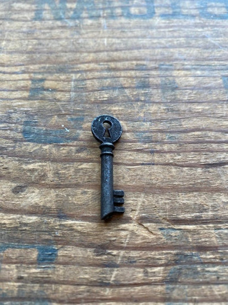 1-1/2L Mini Key. Blackened Metal Skeleton Key w/Keyhole Opening. Single Key. Decorative Skeleton Key. image 1