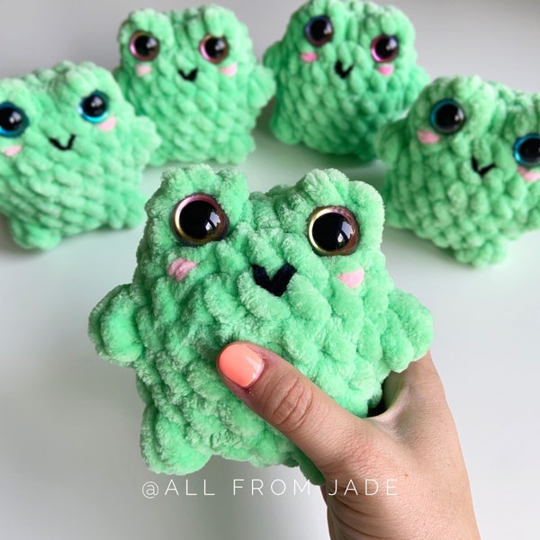 NO SEW Crochet PATTERN: Chubby Frog (English/French)