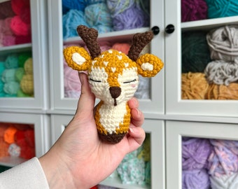 Crochet PLUSHIE: Small Reindeer