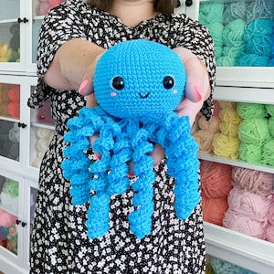 CROCHET PATTERN : Smiling octopus available in English and French