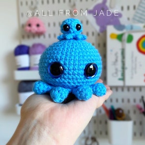 Crochet PATTERNS: The Mini Kawaii Octopus Family English/French image 9