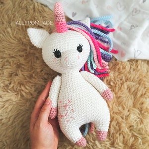 CROCHET PATTERN : Lily the Unicorn available in English and French