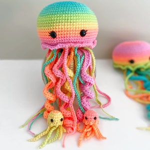 Crochet PATTERN NO SEWING required: Melinda and Joanna the Jellyfish Moms and their babies English/French image 8