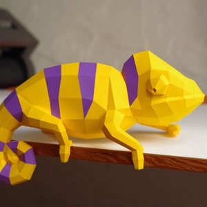 Chameleon Paper Sculpture DIY project by Paperwolf Yellow-Violet