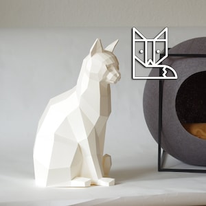 Hoja para manualidades de un gato sentado como kit de bricolaje de Paperwolf