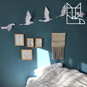 Hoja de manualidades de vuelo del pájaro Paperwolf. Juego de 5 pájaros, muchos colores para elegir. Animación de escultura de pared viva. Creativo moderno geométrico