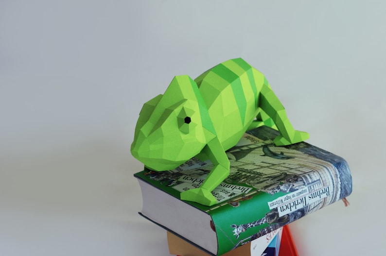 Chameleon Paper Sculpture DIY project by Paperwolf image 9