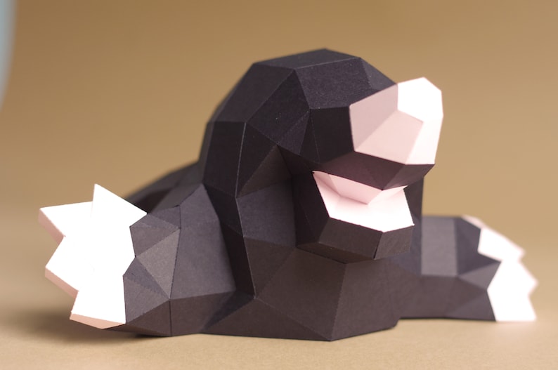 Lachender Maulwurf, Bastelbogen von Paperwolf, lustiger Maulwurfshügel kubistische Papierskulptur Bild 6