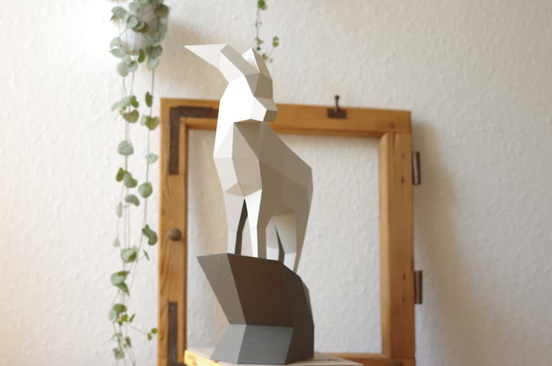 Steinbock DIY Skulptur, Bastelbogen von Paperwolf, Ausschneidebogen, 3D Origami, Steinbock Statue aus Papier, Bergziege zum selber basteln DarkGrey