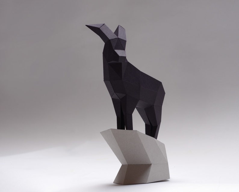 Steinbock DIY Skulptur, Bastelbogen von Paperwolf, Ausschneidebogen, 3D Origami, Steinbock Statue aus Papier, Bergziege zum selber basteln Grey