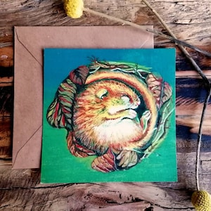 Petite souris endormie. Carte de notes + enveloppe avec une impression d’une gouache d’une mignonne petite souris en hibernation