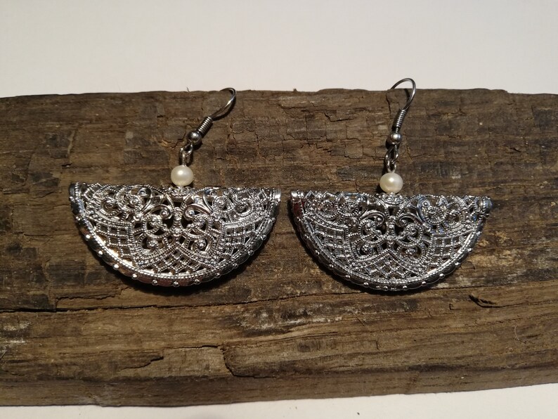 Unique Filigree earring made of rhodium plated filigree metal and with natural coral,turquoise or natural fresh water pearl