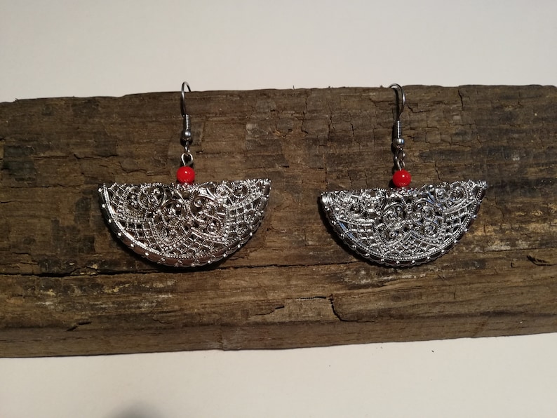 Unique Filigree earring made of rhodium plated filigree metal and with natural coral,turquoise or natural fresh water pearl