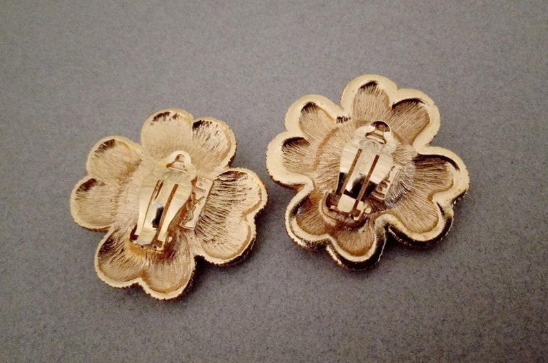 YVES SAINT LAURENT Authentic Vintage Gorgeous Massive Gold Plated Flower Clip-On Earrings Faux Mother Of Pearl Bead image 6