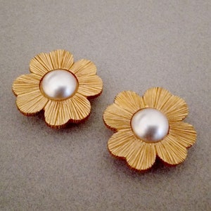 YVES SAINT LAURENT Authentic Vintage Gorgeous Massive Gold Plated Flower Clip-On Earrings Faux Mother Of Pearl Bead image 2