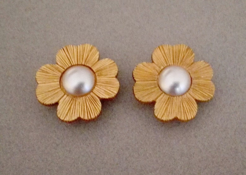 YVES SAINT LAURENT Authentic Vintage Gorgeous Massive Gold Plated Flower Clip-On Earrings Faux Mother Of Pearl Bead image 3
