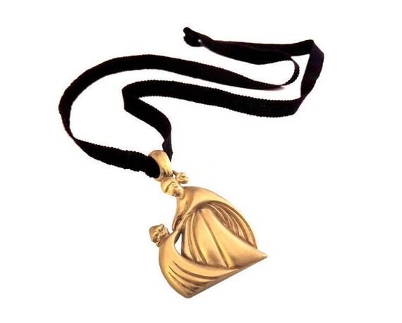 LANVIN Authentic Vintage Matte Gold Tone Metal Pendant Necklace