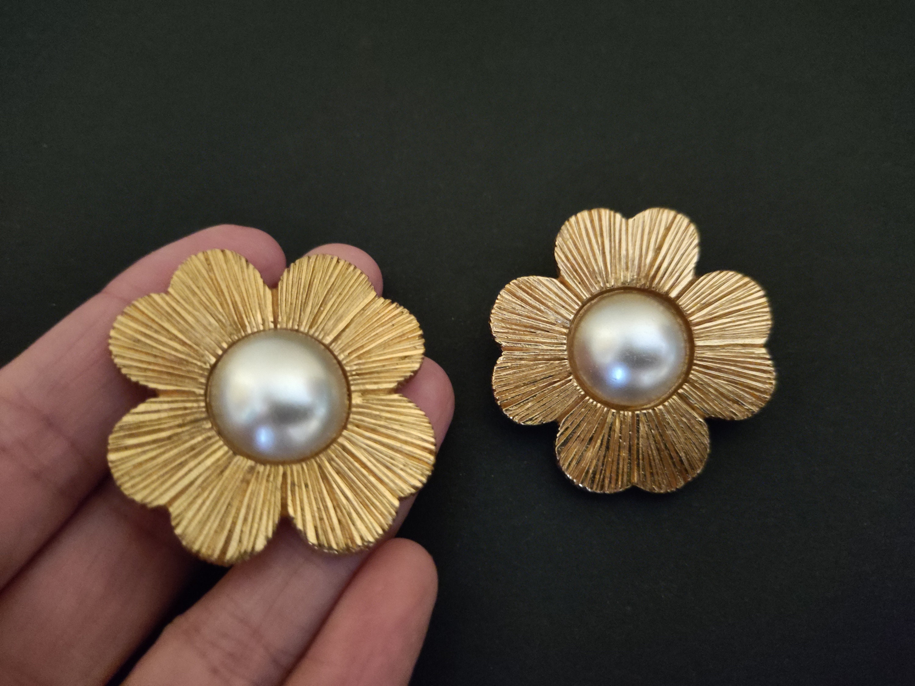 イヴサンローラン　フェイクパール　ハート留め具　ネックレス イヴサンローラン フェイクパール ハート留め具 ネックレス Saint